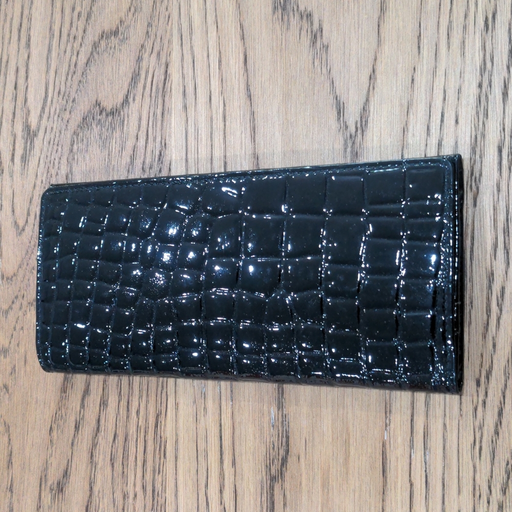 New black wallet